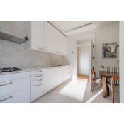 Piso de esquina con 9 balcones 