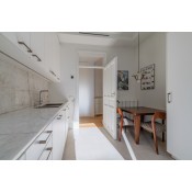 Piso de esquina con 9 balcones 