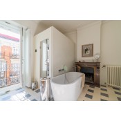 Piso de esquina con 9 balcones 