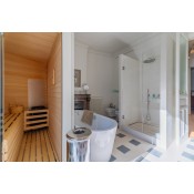 Piso de esquina con 9 balcones 