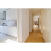 Piso de esquina con 9 balcones 