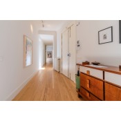 Piso de esquina con 9 balcones 