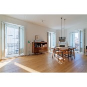 Piso de esquina con 9 balcones 