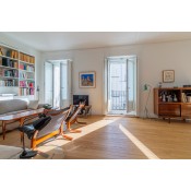 Piso de esquina con 9 balcones 