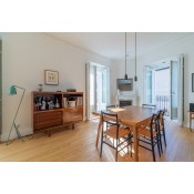 Piso de esquina con 9 balcones 