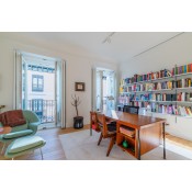 Piso de esquina con 9 balcones 