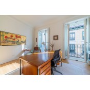 Piso de esquina con 9 balcones 