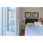 Piso de esquina con 9 balcones 