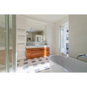 Piso de esquina con 9 balcones 