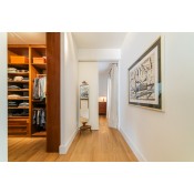 Piso de esquina con 9 balcones 