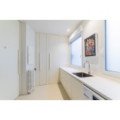 Piso de esquina con 9 balcones 