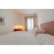 Piso de esquina con 9 balcones 